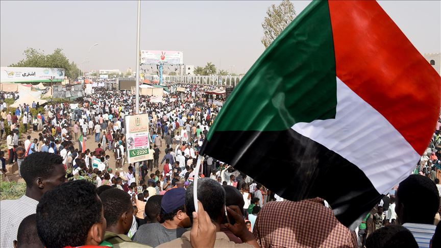 Sudan: Power shift to civilian government discussed