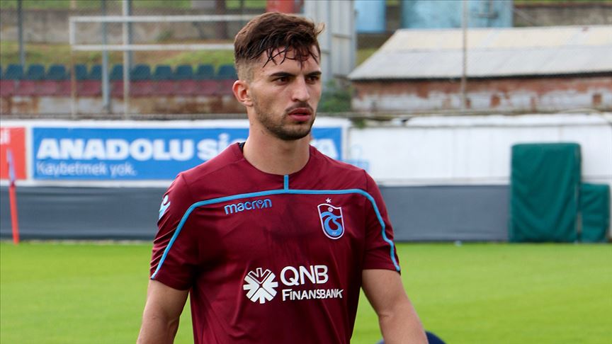 Trabzonsporlu futbolcu trafik kazası geçirdi