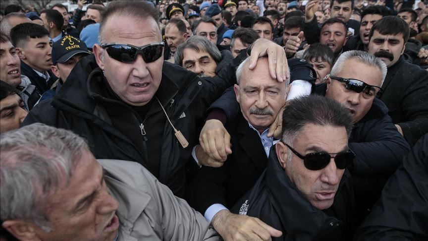 Sulm ndaj liderit opozitar në Turqi Kılıçdaroğlu, gjatë ceremonisë mortore të martirit