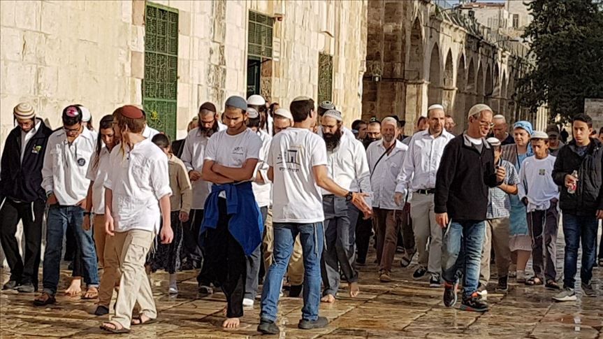 Scores of Israelis storm Al-Aqsa compound for Passover
