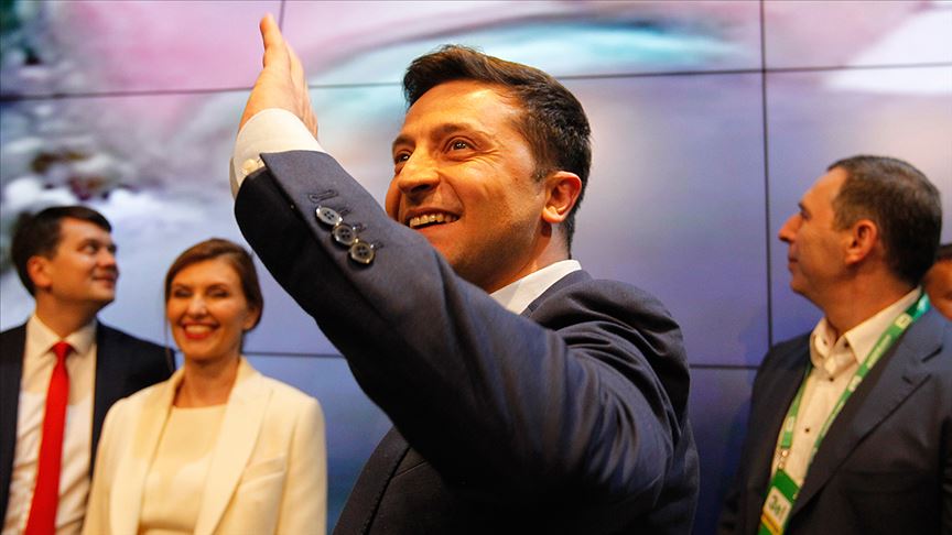 Ukrayna'da seçimin galibi komedyen Zelenskiy
