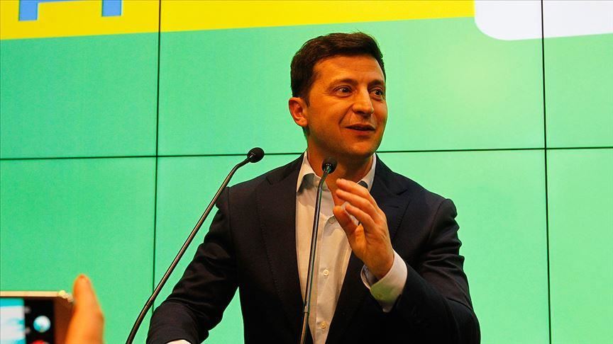 ИНФОГРАФИКА - Экономический кризис приблизил победу Зеленского в Украине