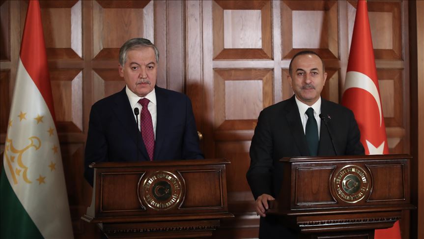 "C'est de l'arrogance que de proposer d'acheter le pétrole à un autre pays au lieu de l'Iran"