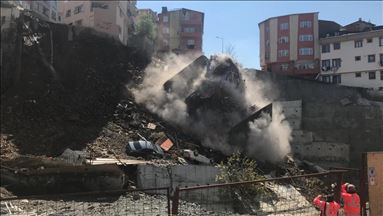 Shembet një ndërtesë në Stamboll