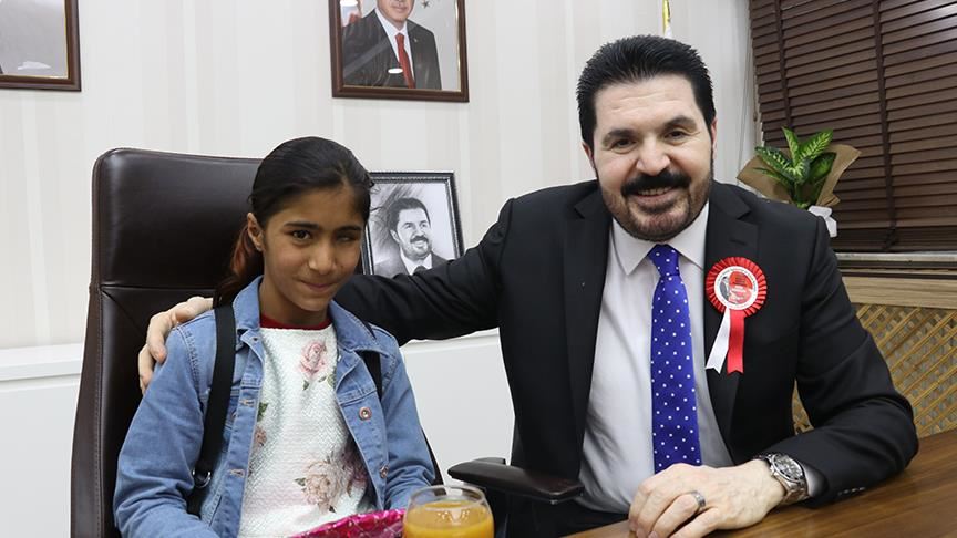 بعيد الطفولة التركي... طفلة سورية رئيسةً لبلدية ولاية أغري 