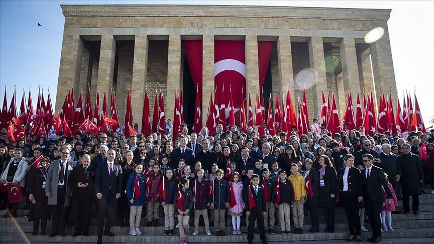 Турција го одбележува Денот на националниот суверенитет и Денот на детето