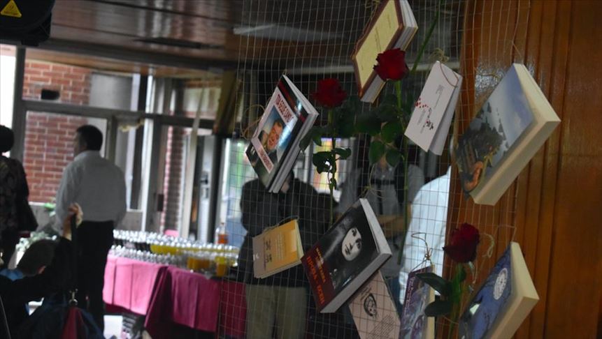Скопје: Со книги и рози одбележан Светскиот ден на книгата