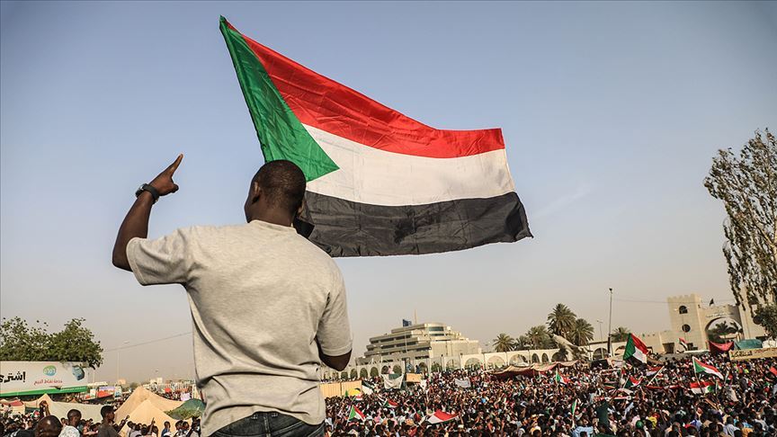 Afrika Birliği Sudan'daki askeri yönetime verdiği süreyi uzattı