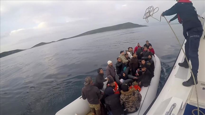گارد ساحلی ترکیه تعداد زیادی از مهاجران را از خطر غرق شدن نجات داد