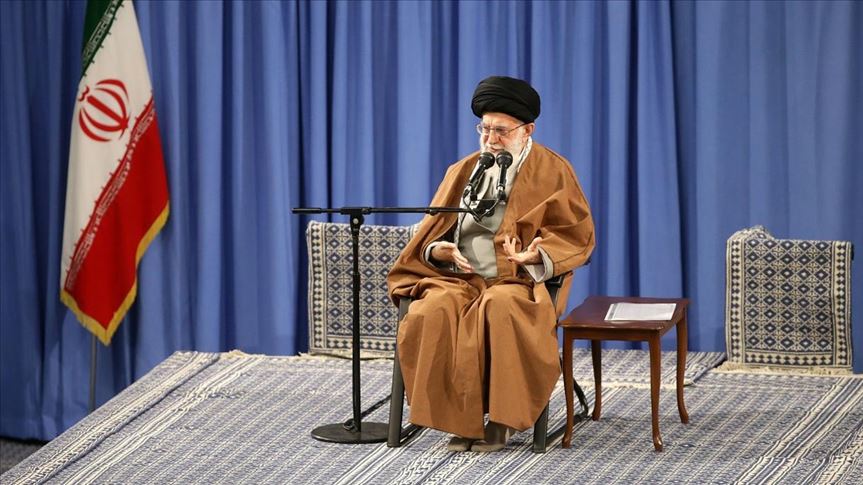 خامنهیی: "ئێران بهردهوام دهبێت له ههناردهكردنی نهوت لهو ئاستهدا كه پێویستییهتی"