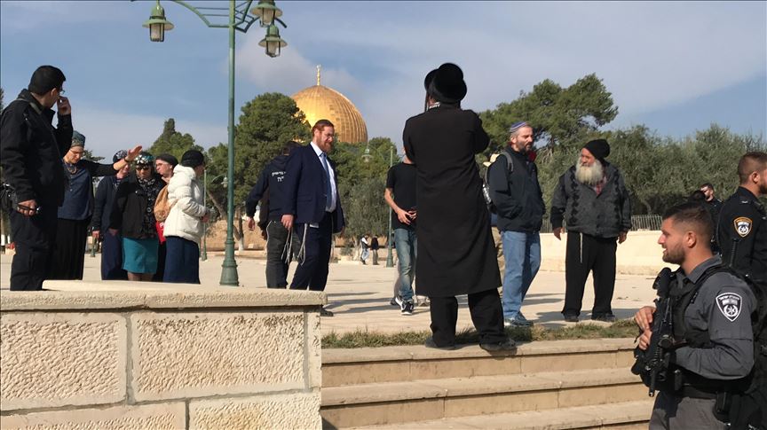 Hundreds of settlers enter J'lem's Al-Aqsa for Passover