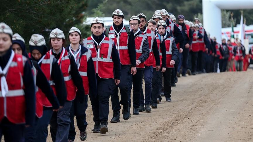 Turkish youth march to mark 1915 Gallipoli battle