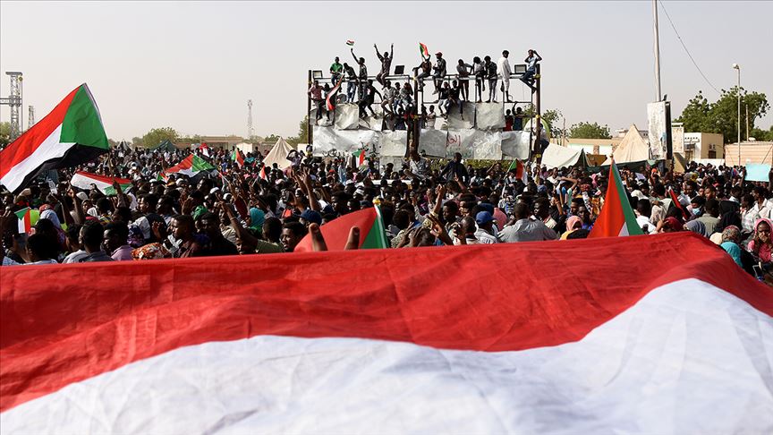 Sudan Askeri Geçiş Konseyi'nin 3 üyesi istifa etti