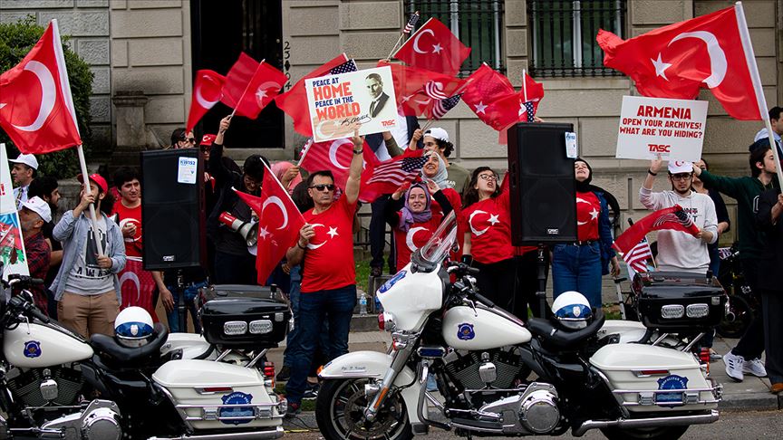 Washington'da yaşayan Türklerden Ermeni iddialarına karşı protesto