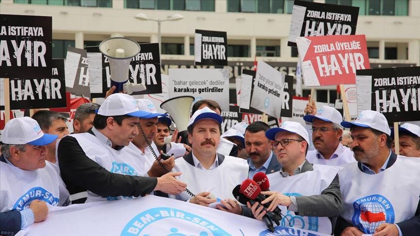 Memur-Sen'den Antalya Büyükşehir Belediyesi önünde eylem
