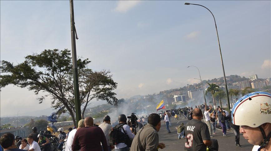 Venezuelan coup attempt draws mixed reactions