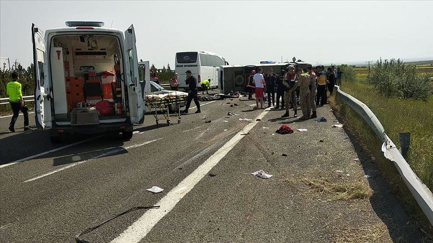Bus carrying workers crashes in Turkey killing 5