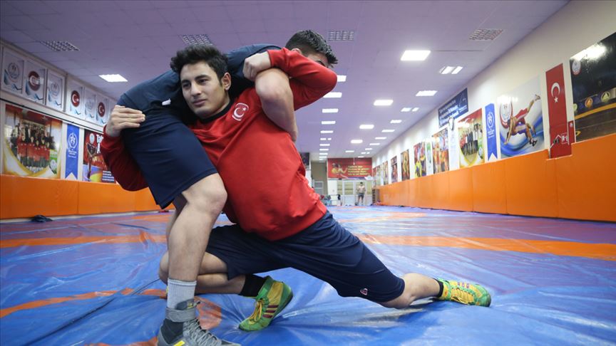 Babasının izinden dünya şampiyonluğuna koşuyor