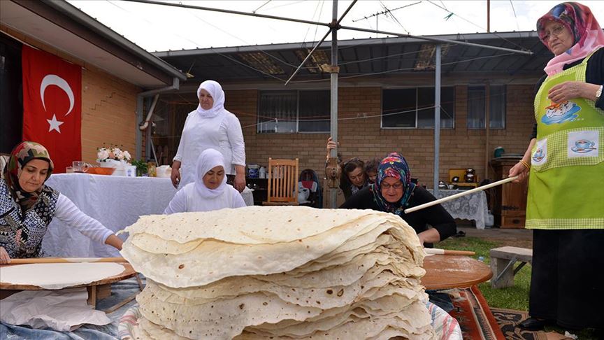avustralyali turkler yufka ekmek gelenegini surduruyor