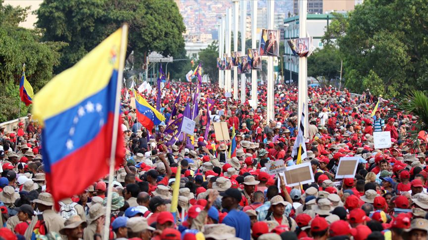 Venezuela’daki darbe girişimi ters tepti
