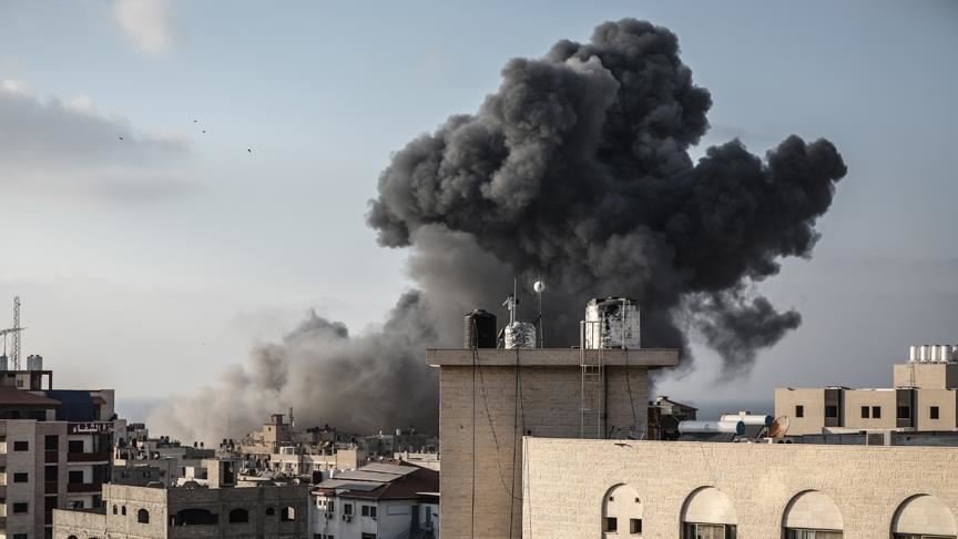 İsrail Gazze'ye savaş uçaklarıyla hava saldırısı başlattı