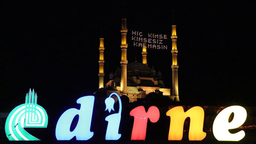 Zeytinyagi Kandiliyle Baslayan Turk Sanati Mahyacilik