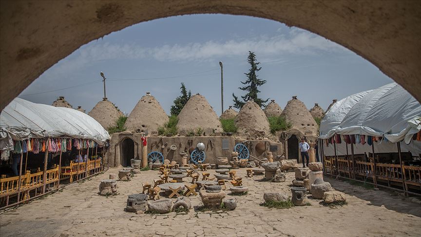 Konik kubbeli Harran evleri ilgi çekiyor