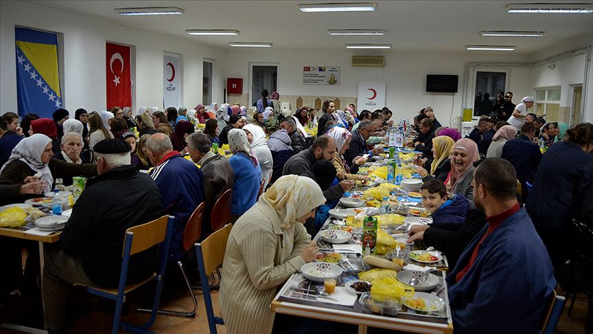 Türk Kızılay Srebrenitsa'da iftar verdi