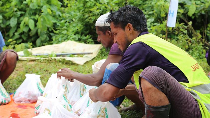 Turkish charity delivers Ramadan aid to Rohingya