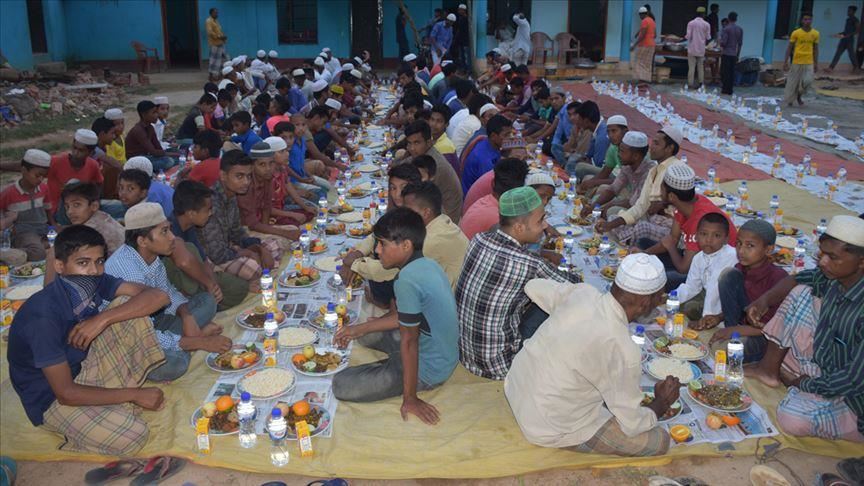 Turkish charity serves iftar to orphans in Bangladesh