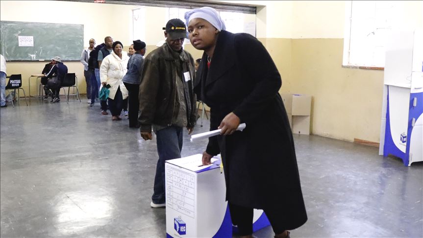 Primeros resultados electorales dan ventaja al partido de gobierno en Sudáfrica