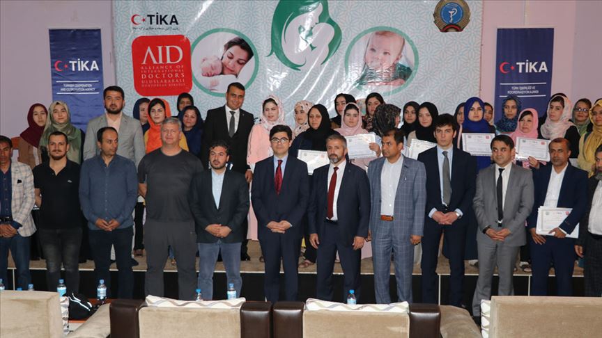 TİKA'nın eğitimini tamamlayan Afgan sağlıkçılar sertifikalarını aldı