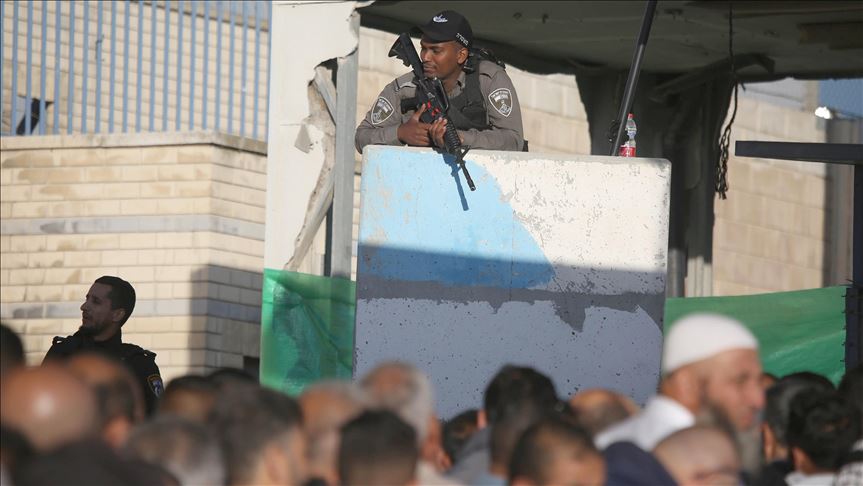 Palestinians flock to Al-Aqsa for Ramadan's 1st Friday