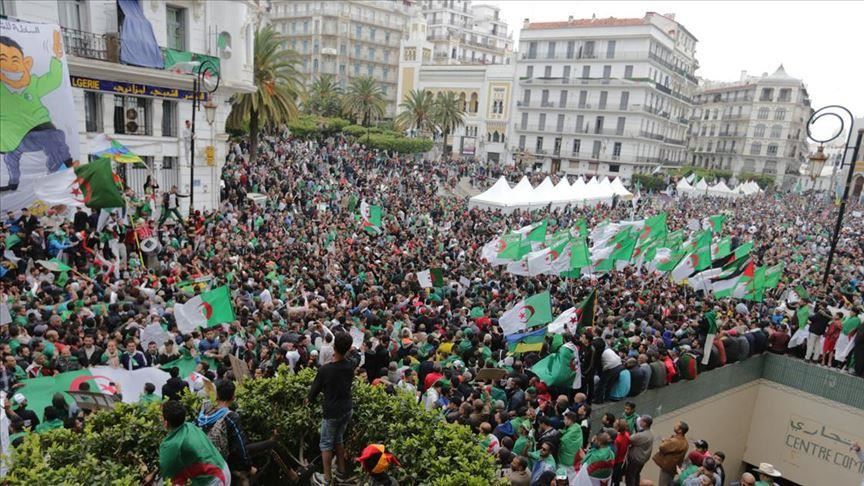 Algérie : douzième vendredi de protestations populaires