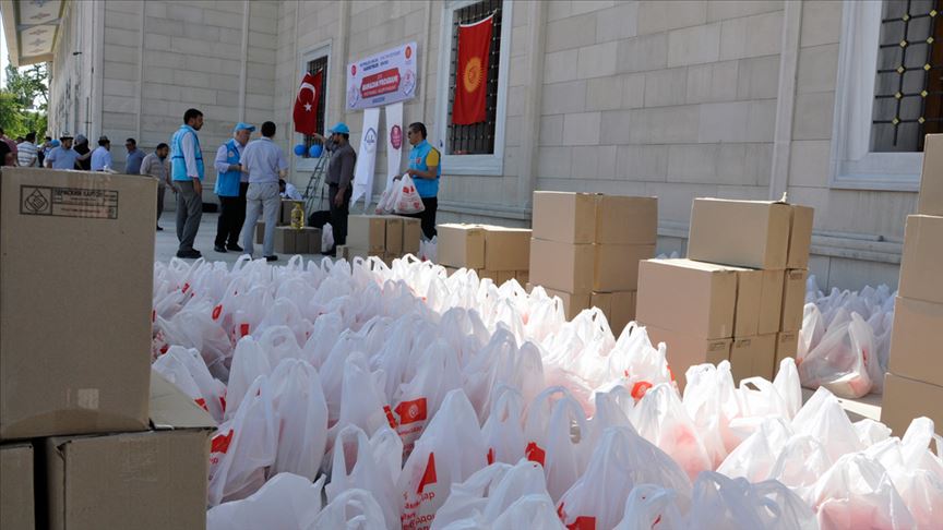 Türkiye'den Kırgızistan'da ihtiyaç sahiplerine gıda yardımı