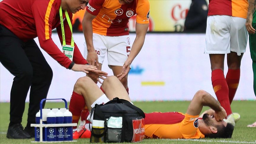 Galatasaray Kulübü Başkanı Cengiz: Emre'nin kaval kemiğinde bir kırık var