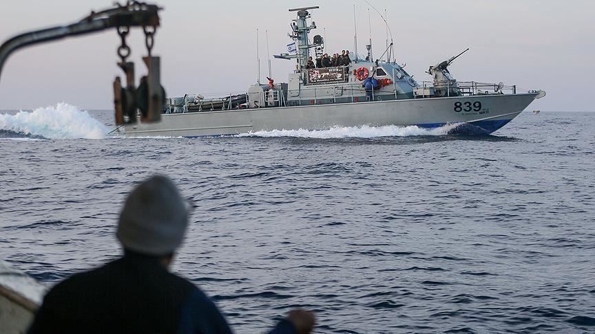 La marine israélienne arrête trois pêcheurs palestiniens au large de la Bande de Gaza