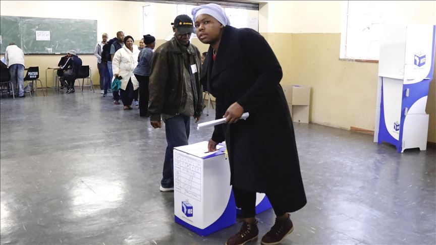 Partido ANC de Sudáfrica gana las elecciones por un pequeño margen