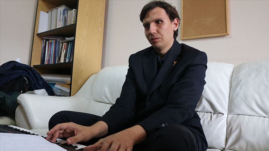 Görme engellilere notaları dokunarak öğretiyorlar 