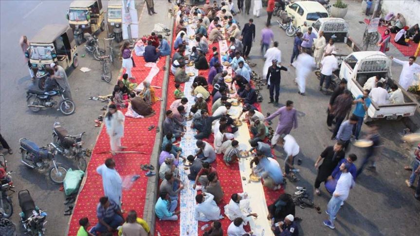 Pakistan’s roadside iftar feeds thousands in Ramadan 