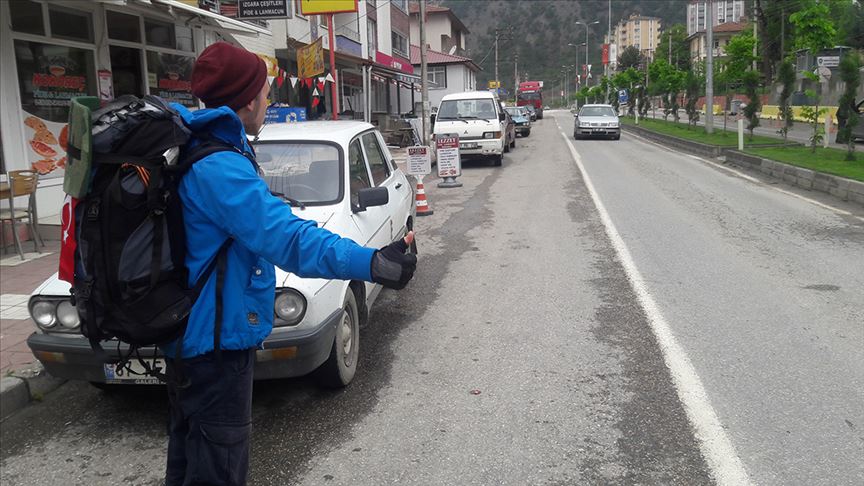 Tatar öğrenci otostopla Türkiye turunda