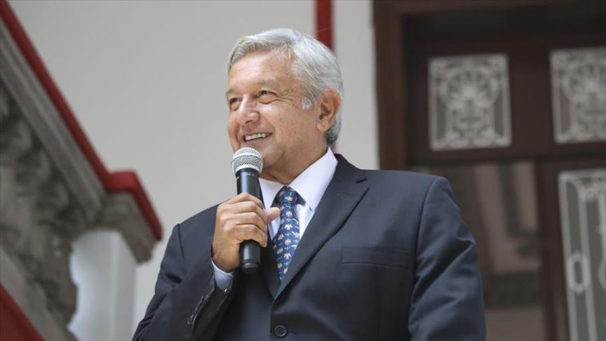 Presidente de México anuncia acuerdo con bancos para refinanciar deuda de Pemex