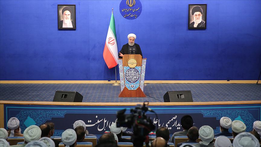 Ruhani'den 'İran devrimi, tek bir mezhebe ait değildir' açıklaması