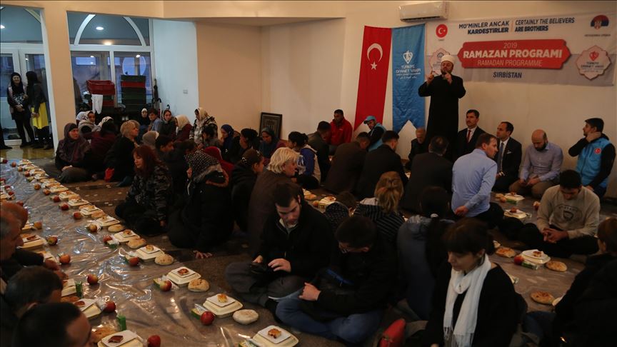 Turkish charity group hands out food aid in W.Balkans