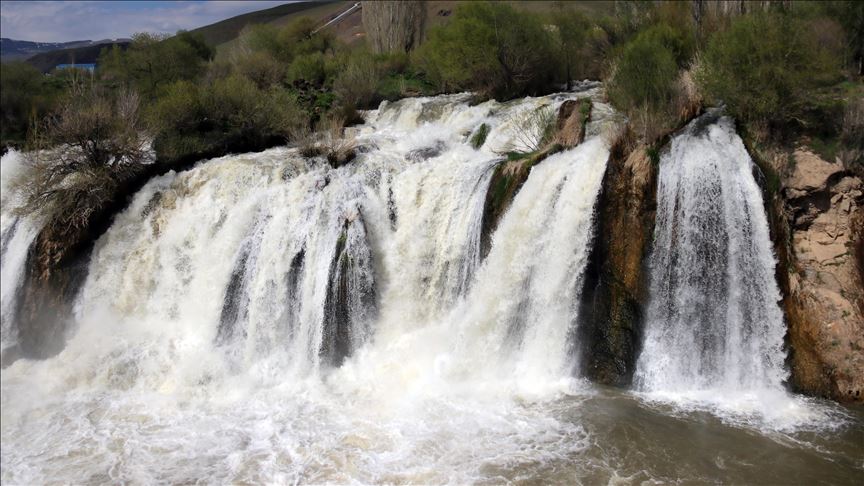 Şelaleya Mûradiyeyê rastî eleqeyê tê