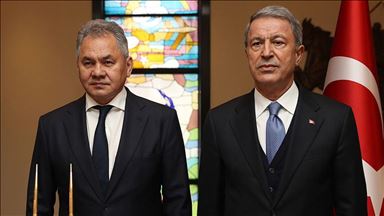Akar û Şoyguyê Wezîrê Parastinê yê Rûsyayê bi têlefonê axivîn