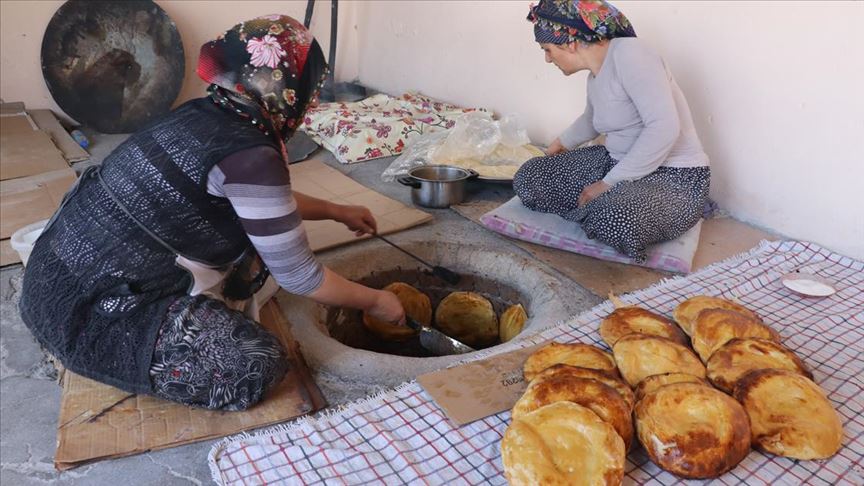 Sahur sofralarının vazgeçilmezi 'tandır ketesi'
