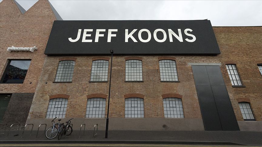 ABD'li heykeltraş Jeff Koons'un 'Tavşan' heykeli rekor fiyata satıldı 
