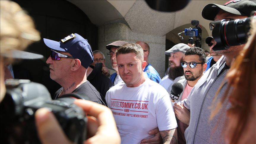 Un niño sirio demanda al islamófobo británico Tommy Robinson