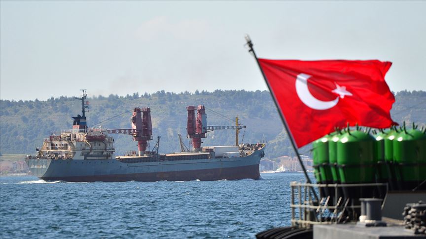 Rus askeri kargo gemisi Çanakkale Boğazı'ndan geçti 